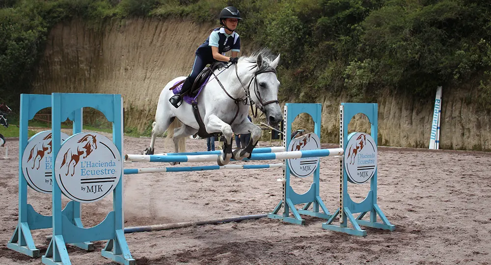 La Hacienda Ecuestre Filosofía Corporativa salto en caballo